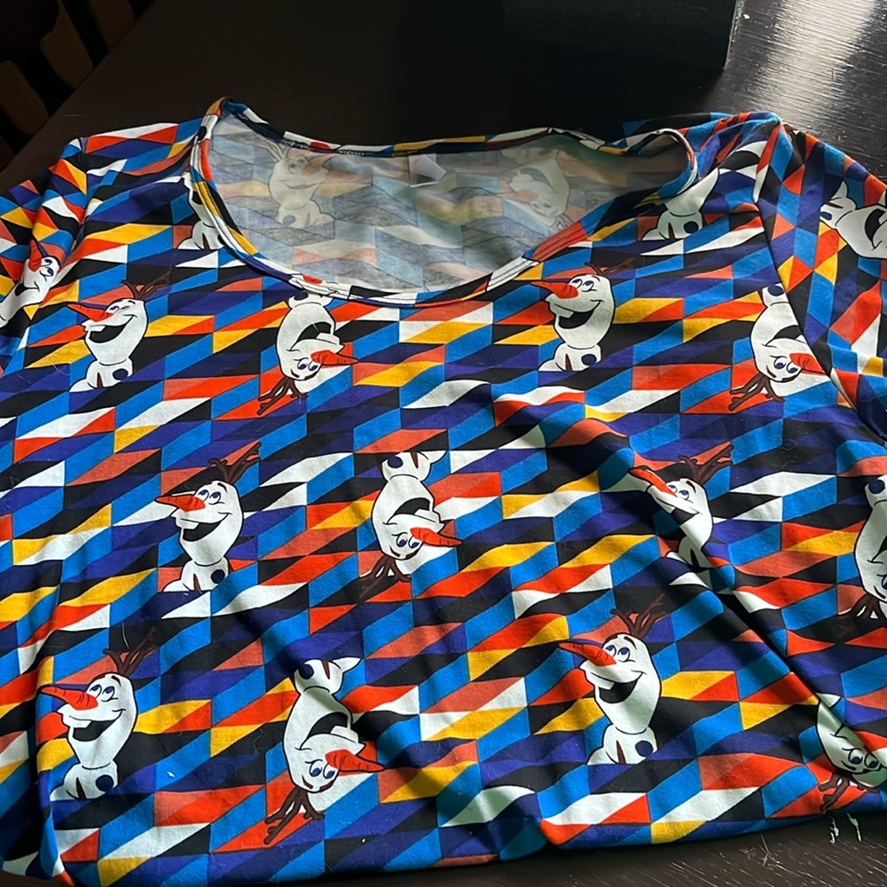 Olaf Lularoe Perfect Tee- size large